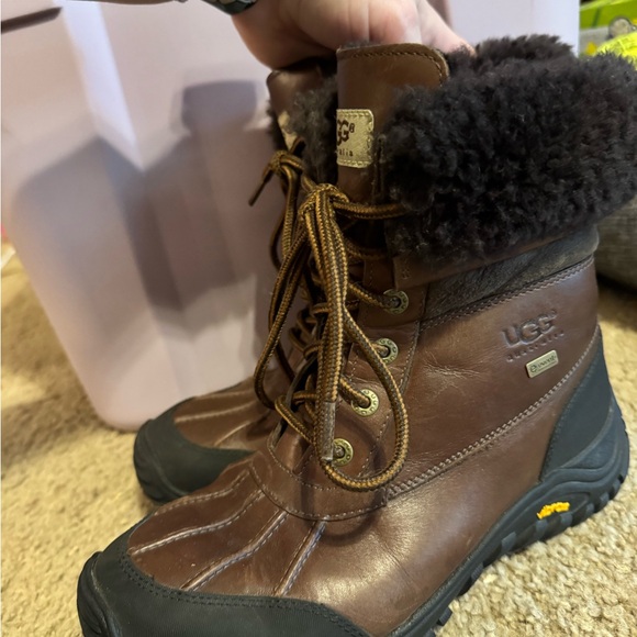 UGG Women’s Adirondack Chocolate and Charcoal Boots - Picture 4 of 8